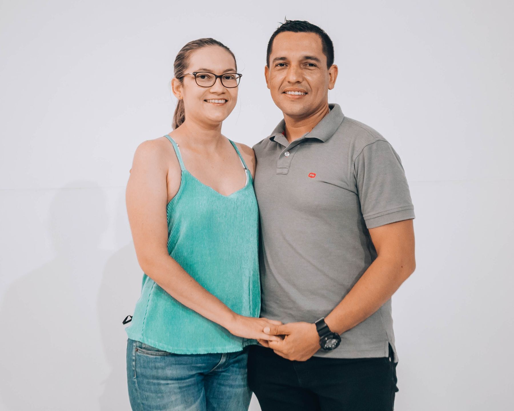Pareja sonriendo